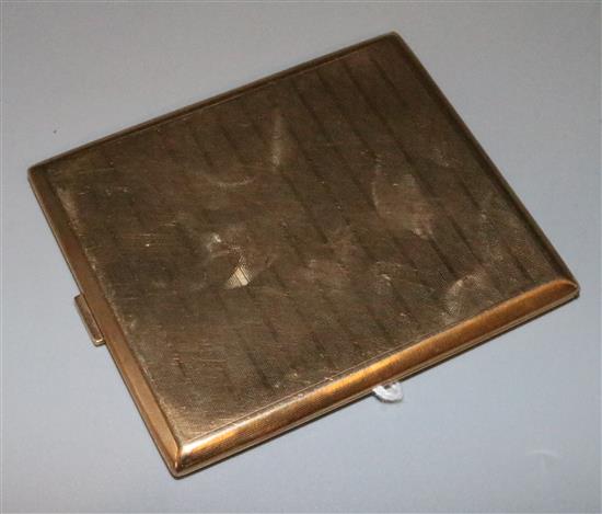 9ct gold engine-turned cigarette case, interior with initials in envelope
